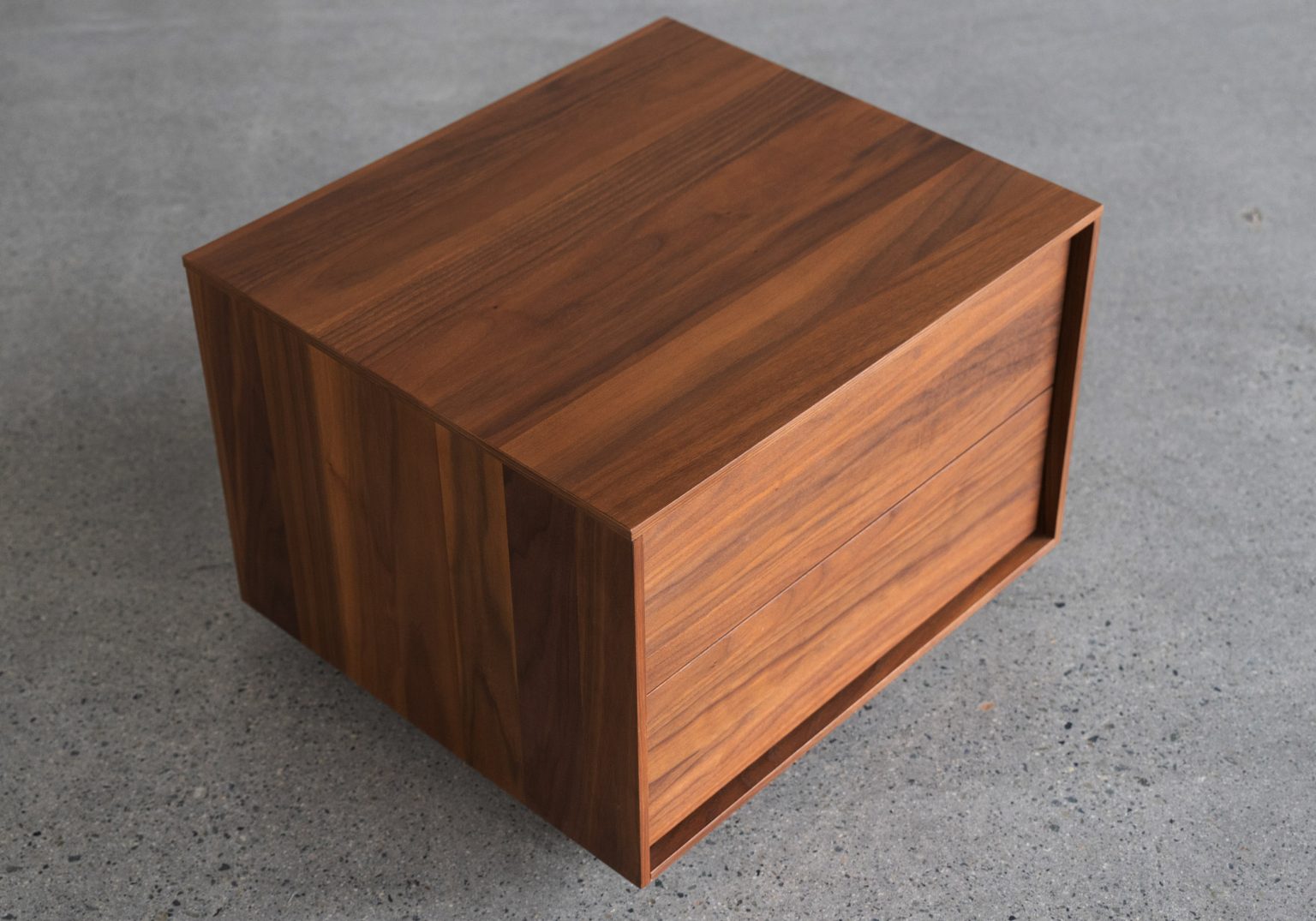 Azura Nightstand Smoked Walnut Detail 2