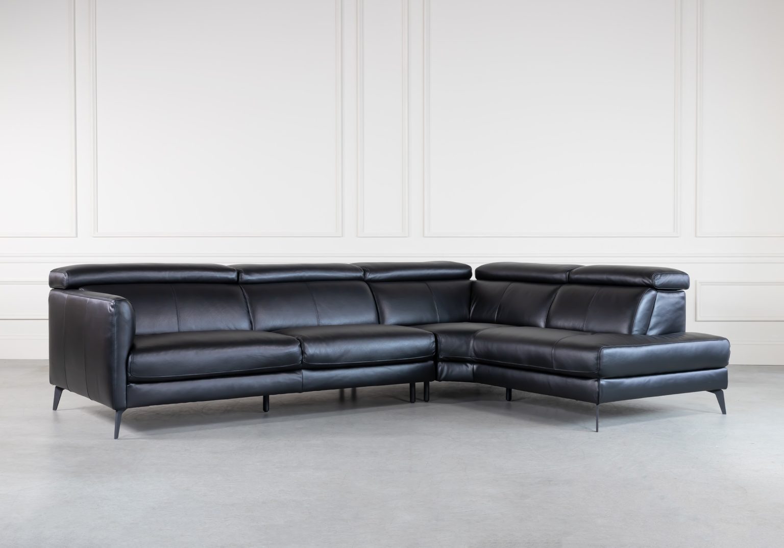 Marki Sectional Black Angle SR