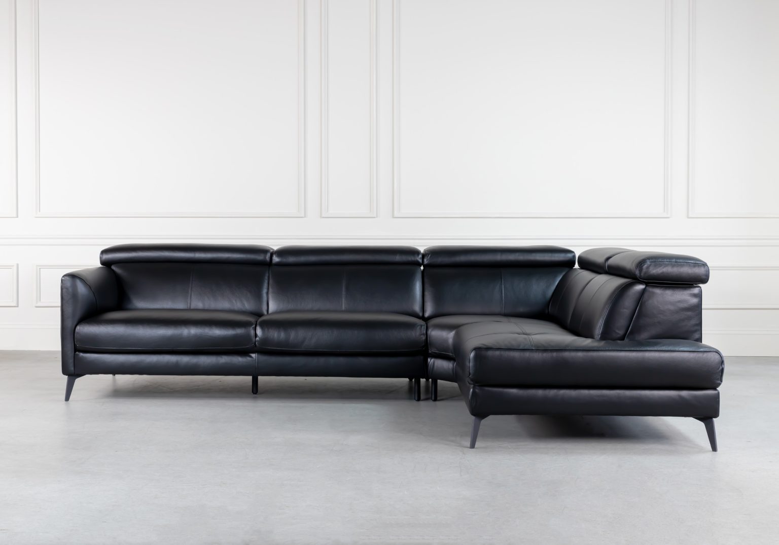 Marki Sectional Black Front SR