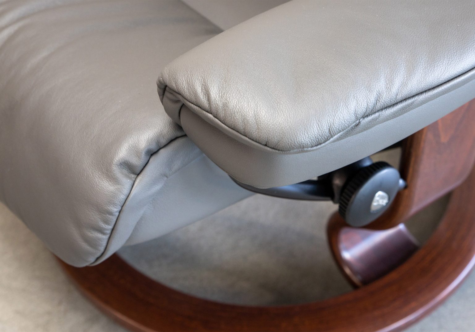 Sunrise Classic Recliner Metal Grey Close Up