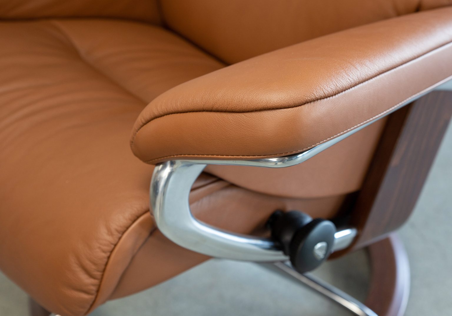 Sunrise Signature Recliner Cognac Close Up