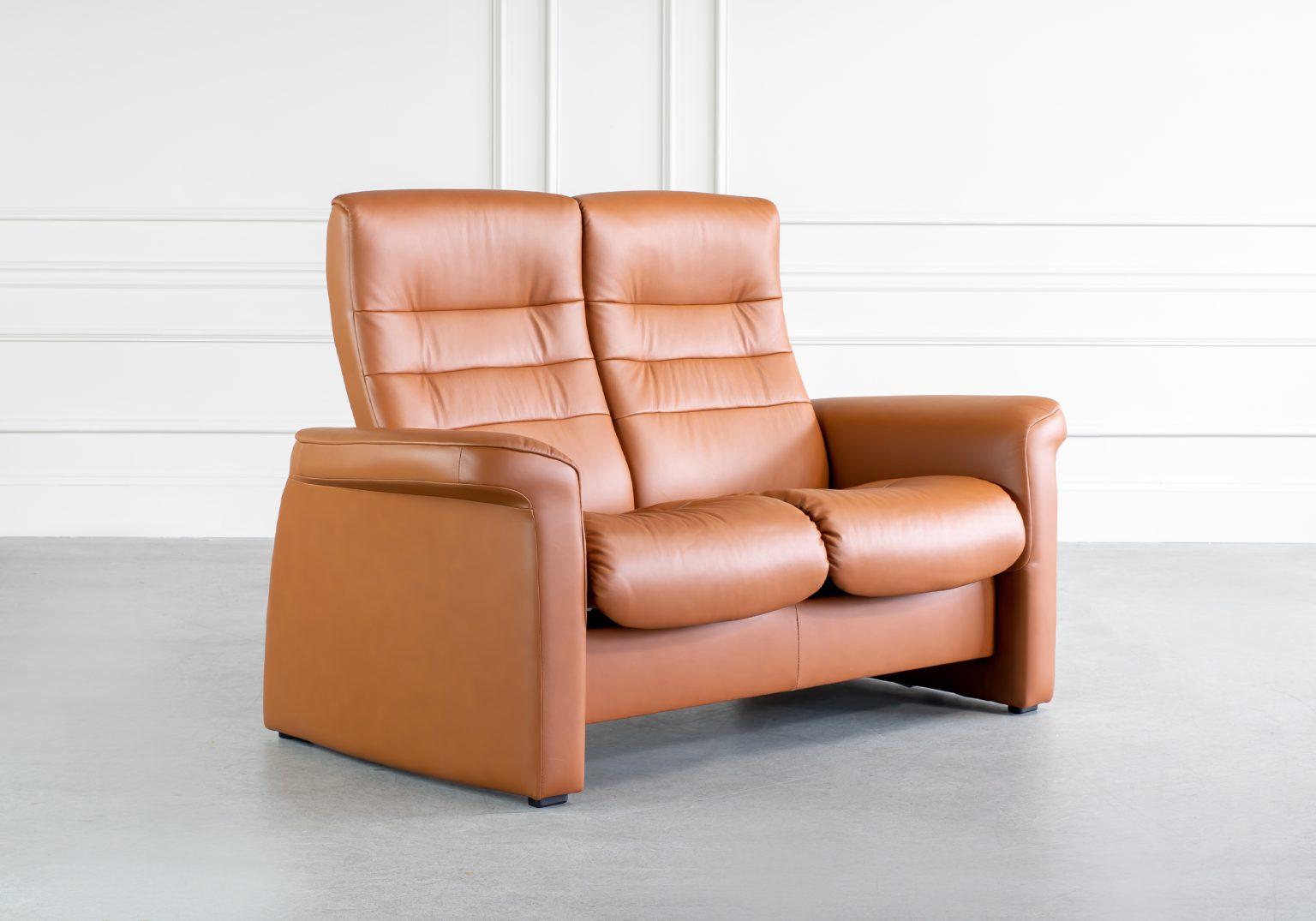 Stressless Sapphire Loveseat Paloma Cognac Angle