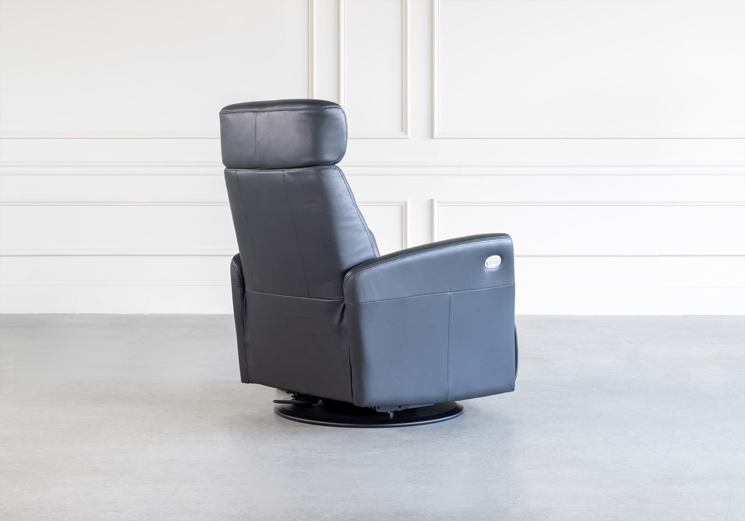 King Recliner Onyx Back