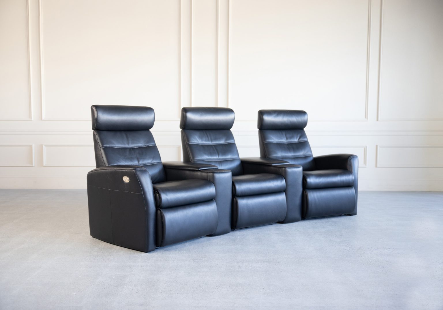 H2 King Theatre Seating Raven Angle