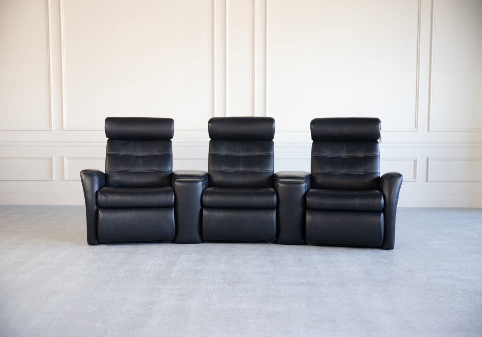 H2 King Theatre Seating Raven Front