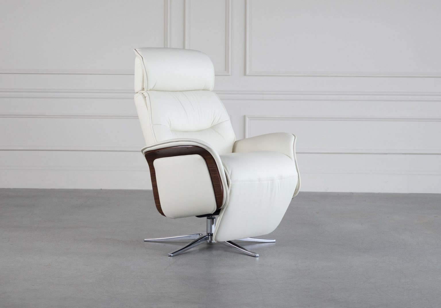 Space SPI 5300 Recliner Snow Angle Chrome