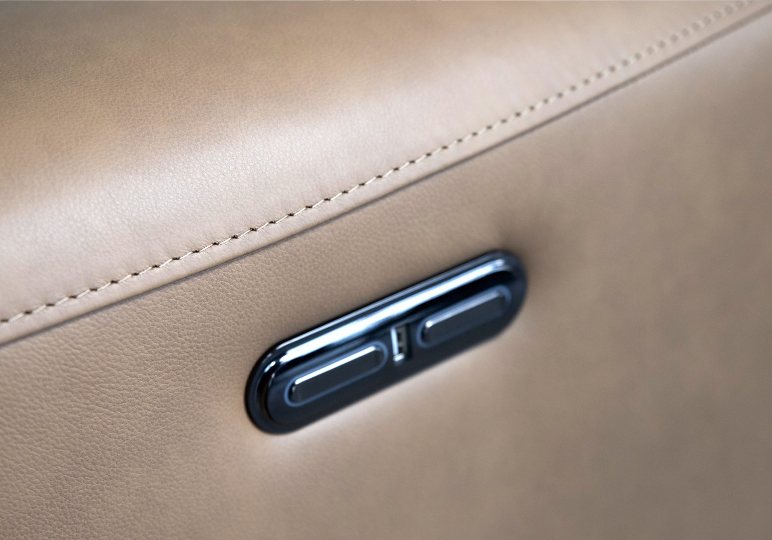 Cardero Loveseat Butter Details