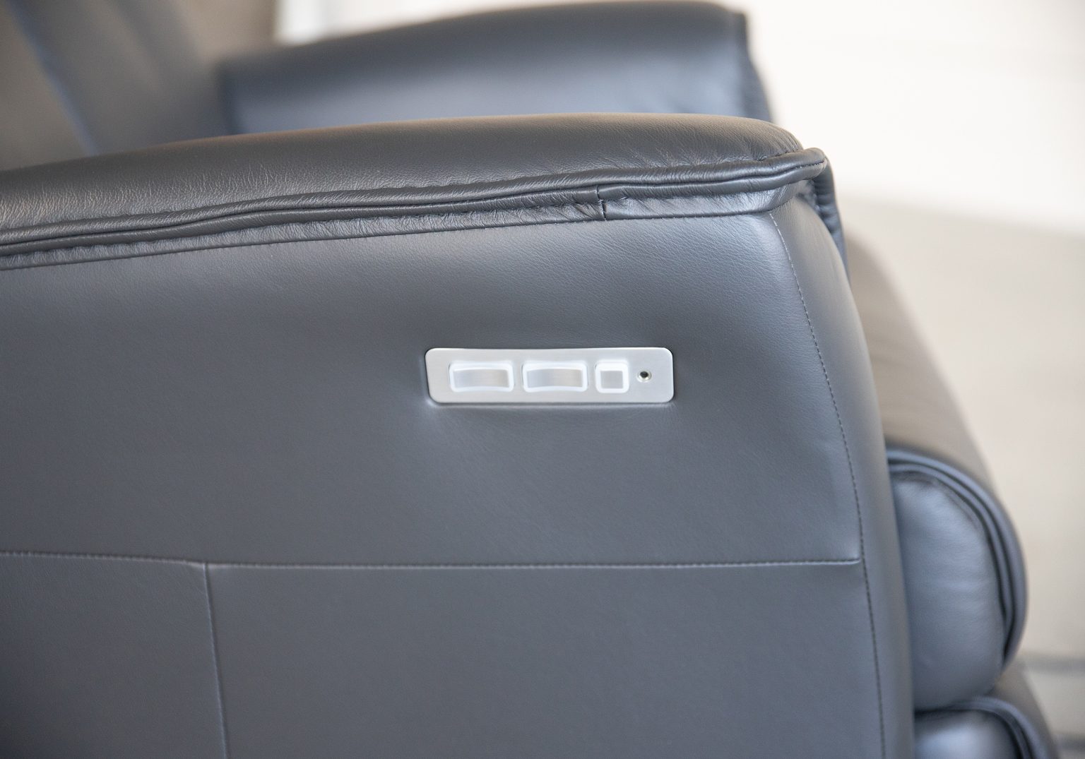 Sirius Recliner Onyx Detail