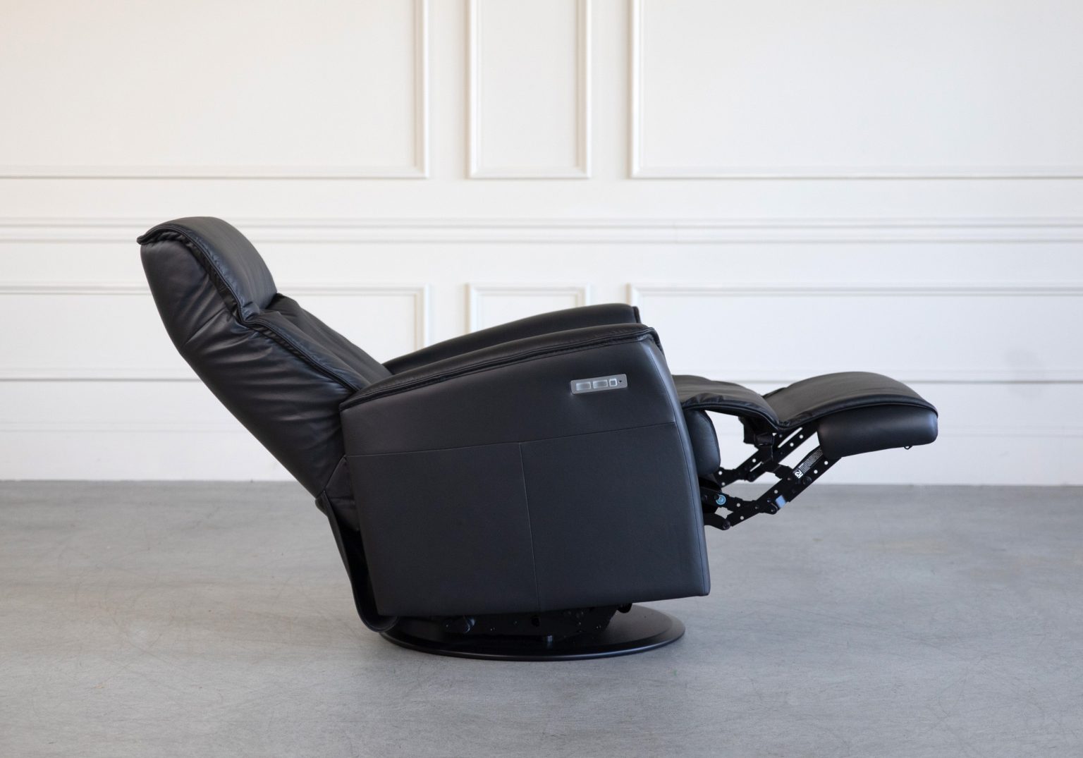 Sirius Recliner Onyx Recline
