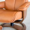 captain-cognac-leather-recliner-chair-close-up