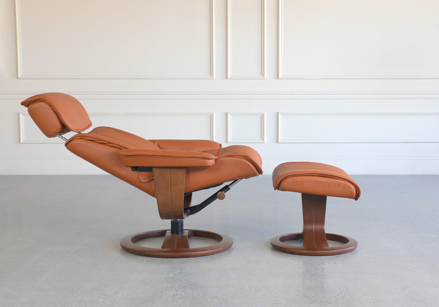 captain cognac leather recliner side