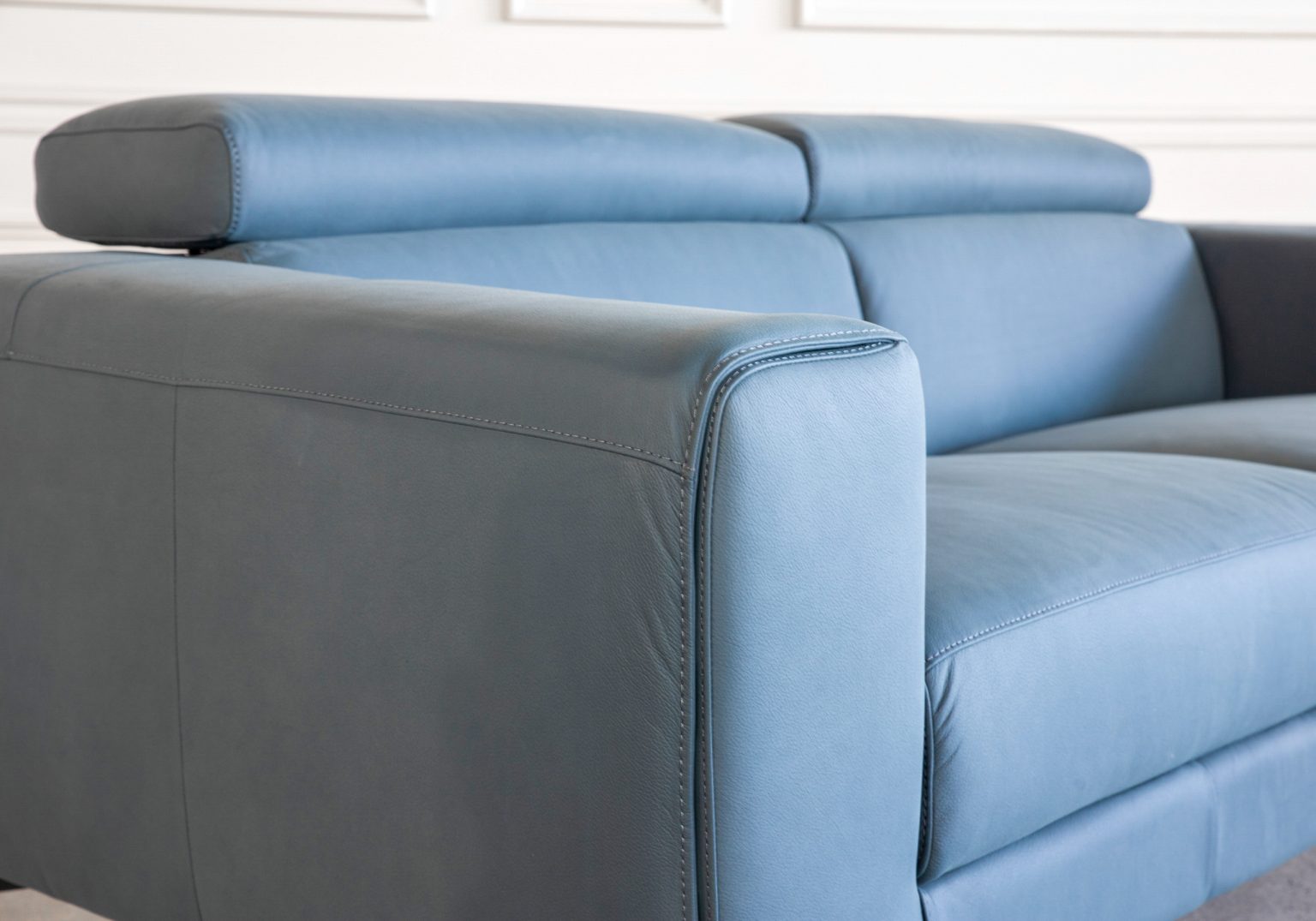 Celine Blue S611 Leather Sofa Details