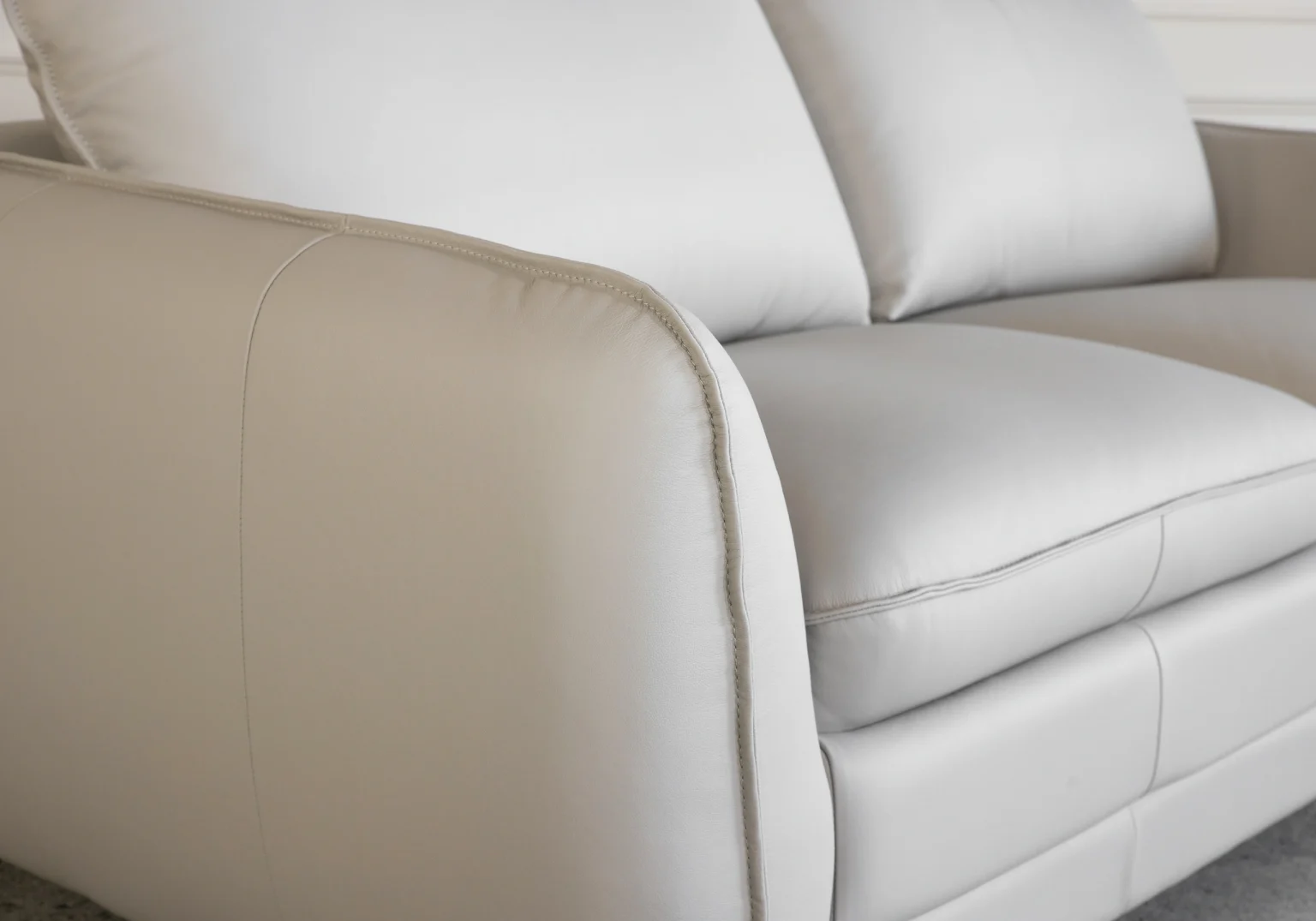Denise LGrey L20 Leather Sofa Details