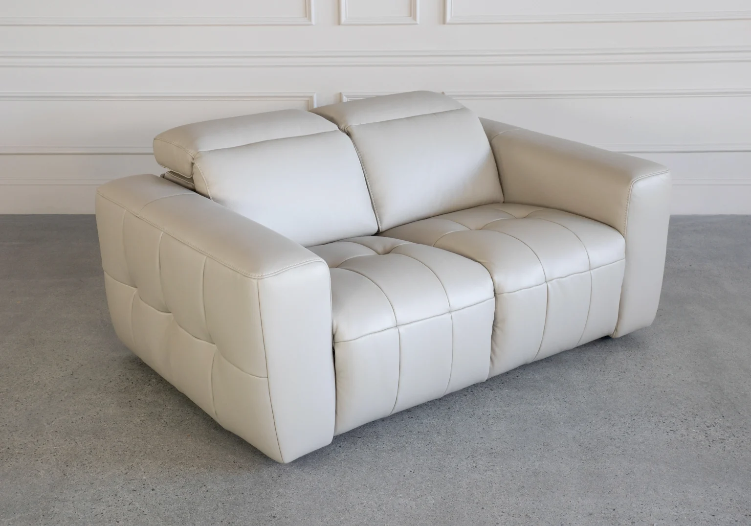 Haven Taupe M5652 Leather Loveseat