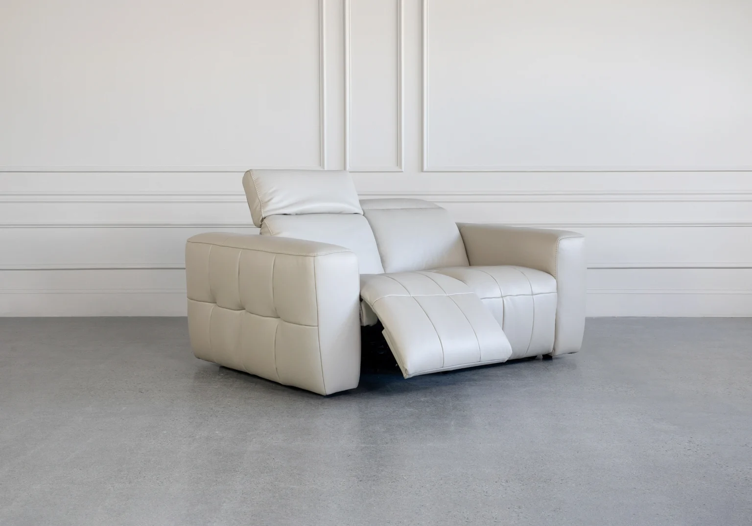 Haven Taupe M5652 Leather Loveseat Angle R