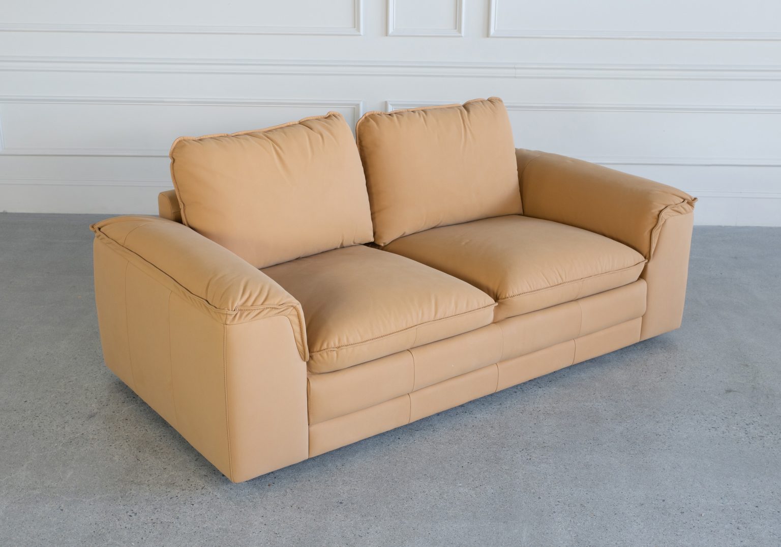 Nicole Loveseat Peru Top Angle